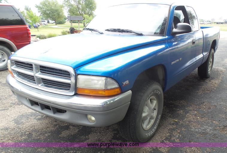image for item BY9578 1998 Dodge Dakota SLT Club Cab pickup truck
