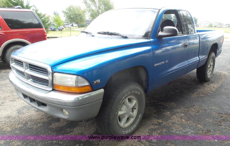 image for item BY9578 1998 Dodge Dakota SLT Club Cab pickup truck