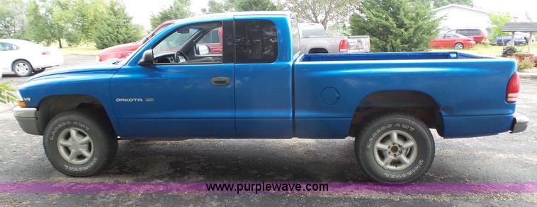 image for item BY9578 1998 Dodge Dakota SLT Club Cab pickup truck