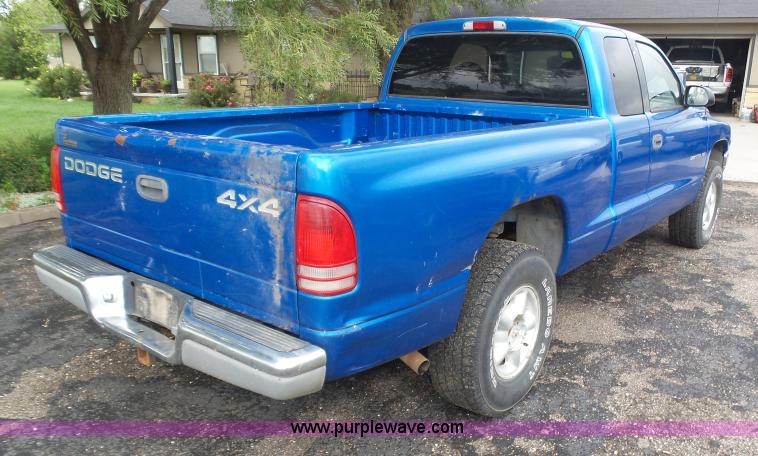 image for item BY9578 1998 Dodge Dakota SLT Club Cab pickup truck
