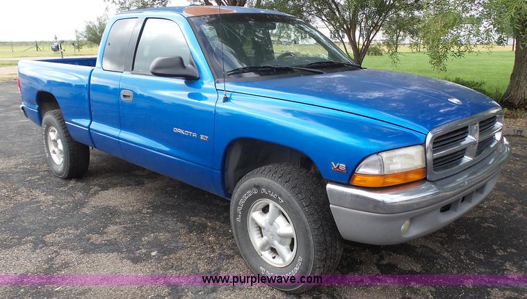image for item BY9578 1998 Dodge Dakota SLT Club Cab pickup truck