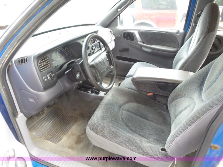 image for item BY9578 1998 Dodge Dakota SLT Club Cab pickup truck