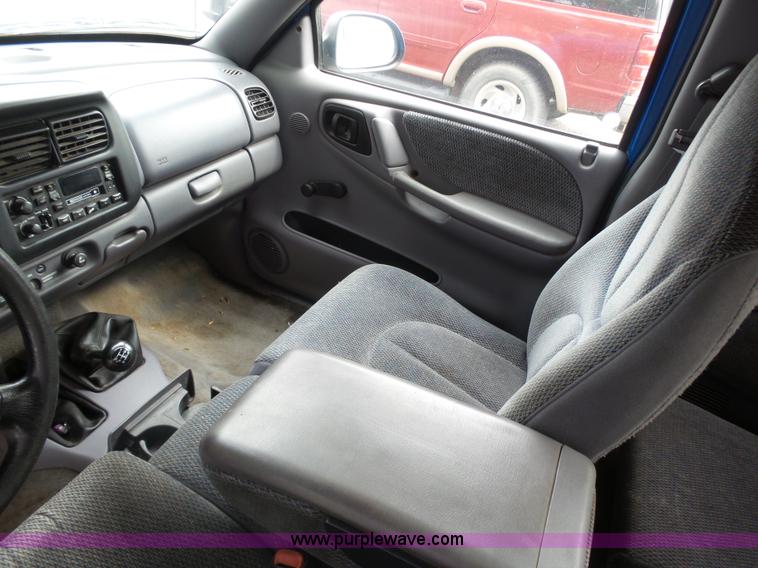 image for item BY9578 1998 Dodge Dakota SLT Club Cab pickup truck