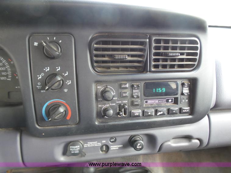 image for item BY9578 1998 Dodge Dakota SLT Club Cab pickup truck