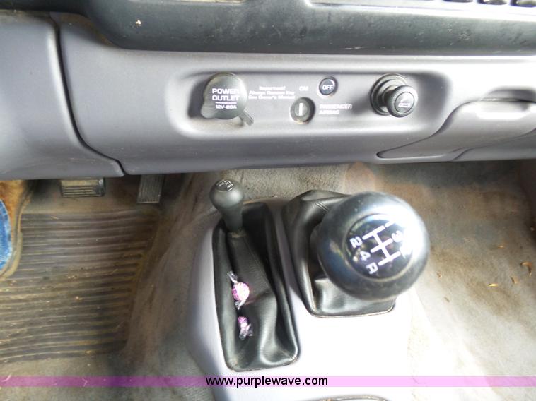 image for item BY9578 1998 Dodge Dakota SLT Club Cab pickup truck