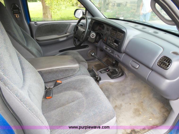 image for item BY9578 1998 Dodge Dakota SLT Club Cab pickup truck