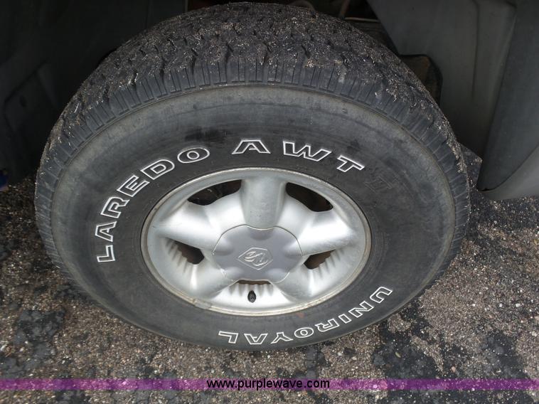 image for item BY9578 1998 Dodge Dakota SLT Club Cab pickup truck