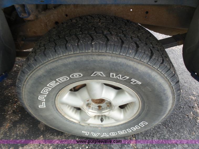 image for item BY9578 1998 Dodge Dakota SLT Club Cab pickup truck