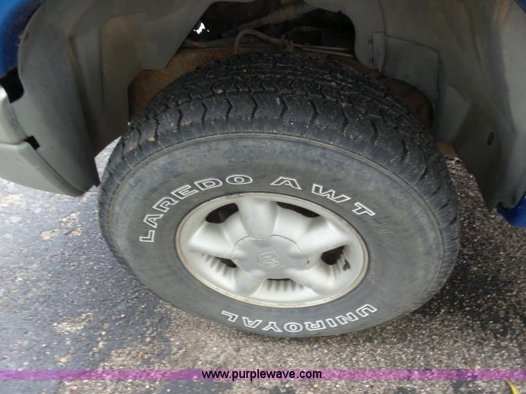 image for item BY9578 1998 Dodge Dakota SLT Club Cab pickup truck