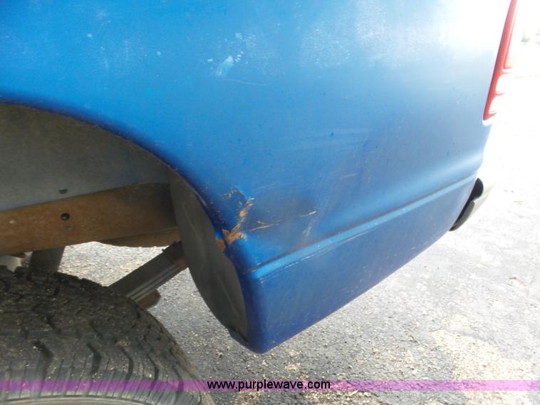 image for item BY9578 1998 Dodge Dakota SLT Club Cab pickup truck