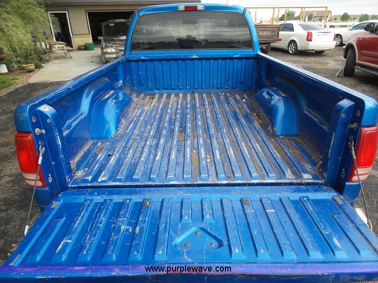 image for item BY9578 1998 Dodge Dakota SLT Club Cab pickup truck