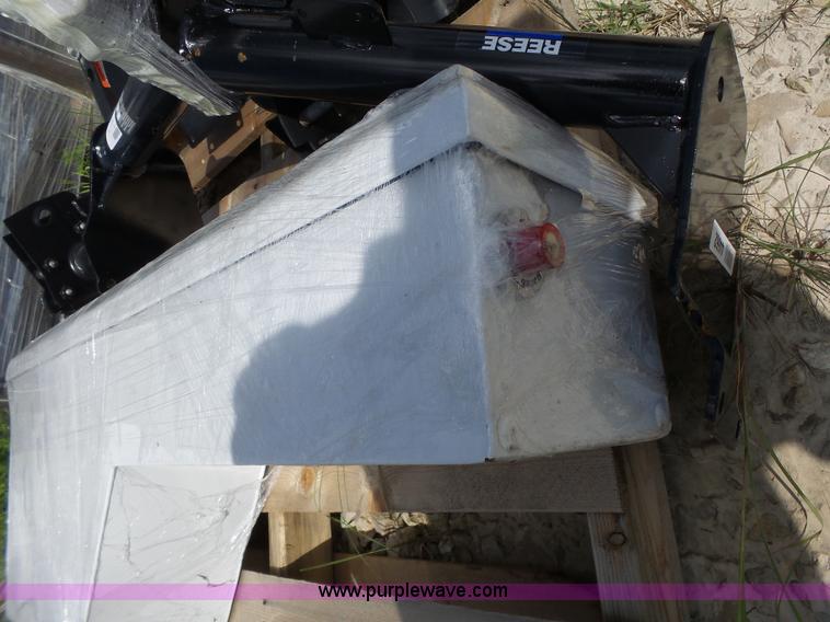 image for item CC9312 Hitches and toolbox