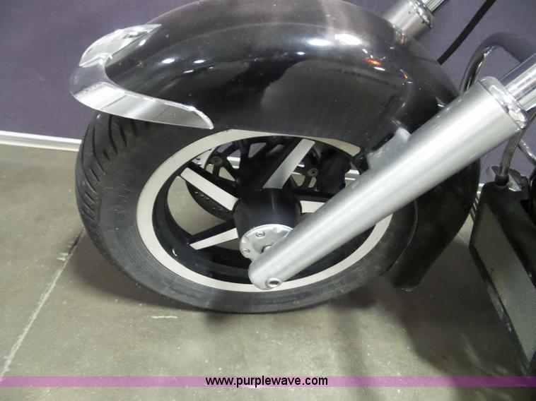 image for item CD9001 2000 Victory V92C Custom Cruiser motorcycle