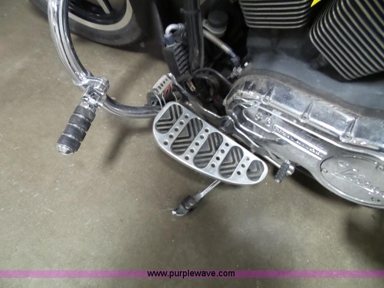 image for item CD9001 2000 Victory V92C Custom Cruiser motorcycle