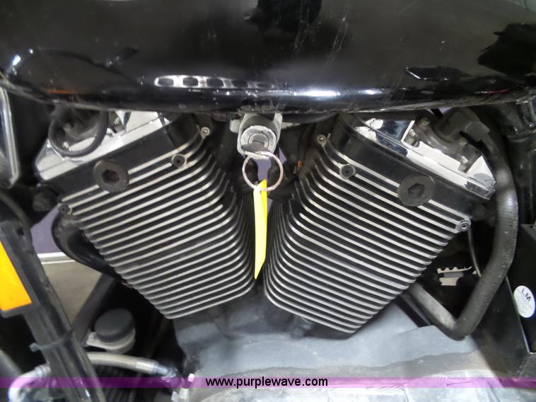 image for item CD9001 2000 Victory V92C Custom Cruiser motorcycle