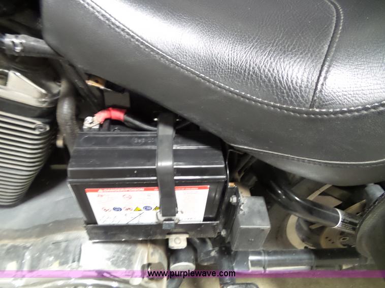 image for item CD9001 2000 Victory V92C Custom Cruiser motorcycle