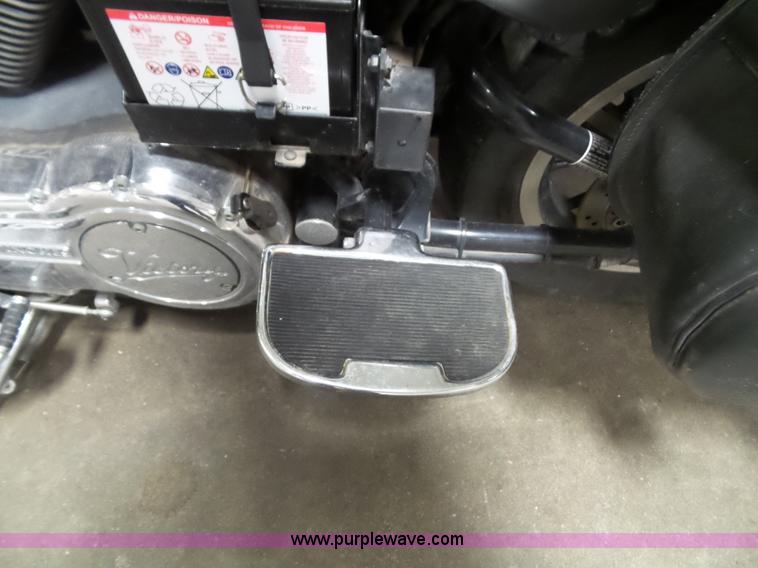 image for item CD9001 2000 Victory V92C Custom Cruiser motorcycle