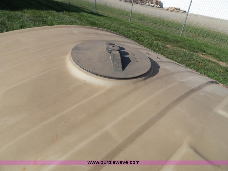 image for item CD9053 (2) 300 gallon poly tanks