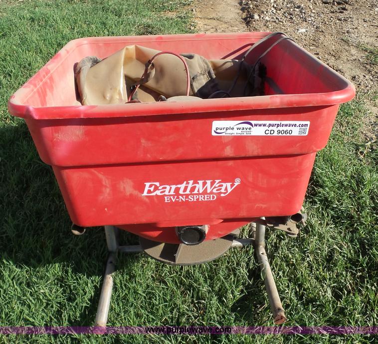 image for item CD9060 Earthway Ev-N-Spred spreader