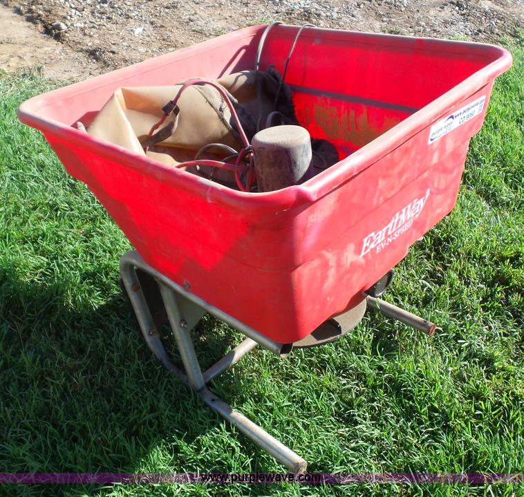 image for item CD9060 Earthway Ev-N-Spred spreader