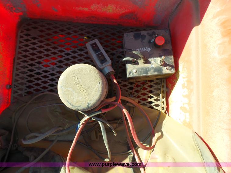 image for item CD9060 Earthway Ev-N-Spred spreader