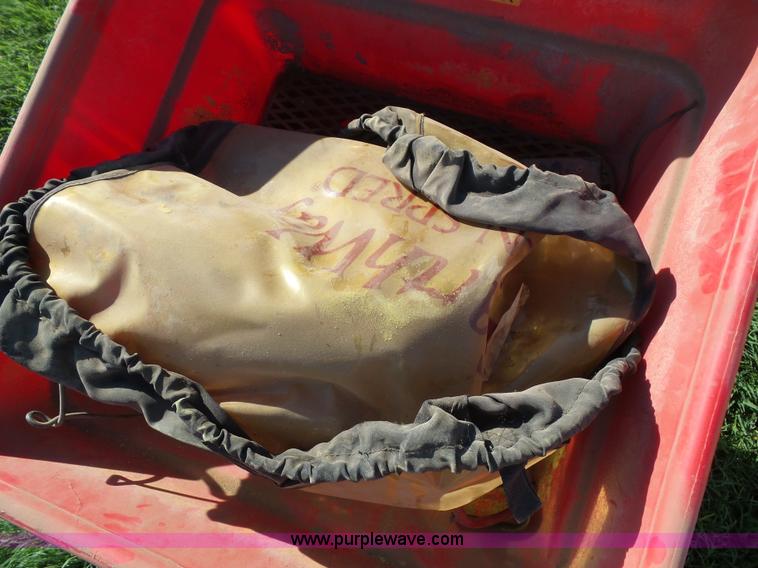 image for item CD9060 Earthway Ev-N-Spred spreader