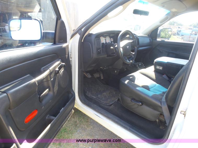 image for item CD9393 2005 Dodge Ram 3500 flatbed pickup truck