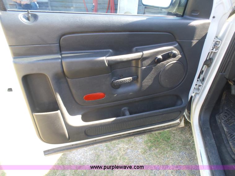 image for item CD9393 2005 Dodge Ram 3500 flatbed pickup truck