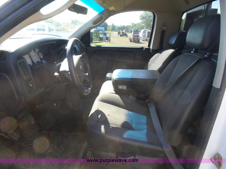image for item CD9393 2005 Dodge Ram 3500 flatbed pickup truck