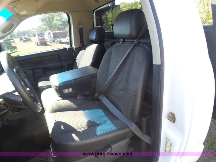 image for item CD9393 2005 Dodge Ram 3500 flatbed pickup truck