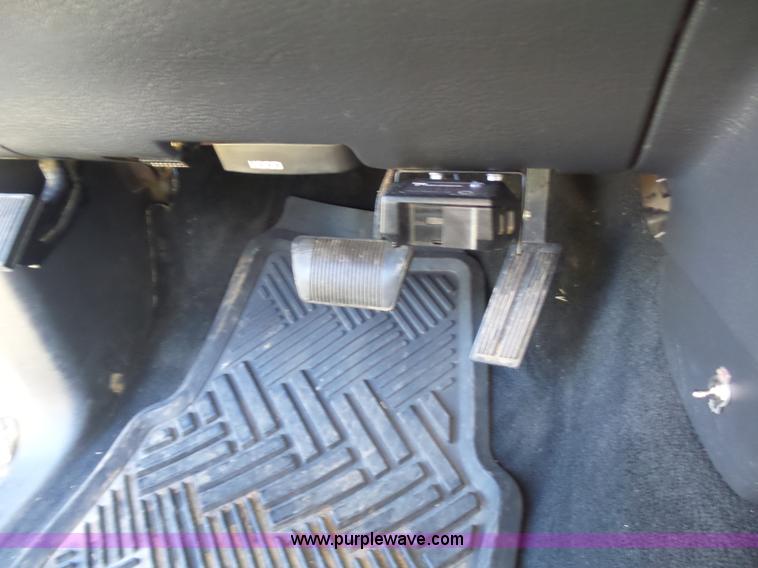 image for item CD9393 2005 Dodge Ram 3500 flatbed pickup truck
