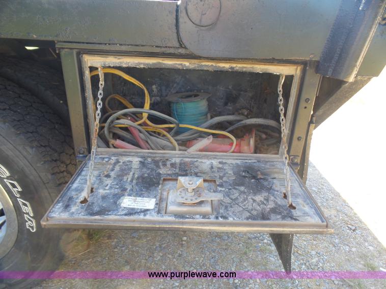 image for item CD9393 2005 Dodge Ram 3500 flatbed pickup truck