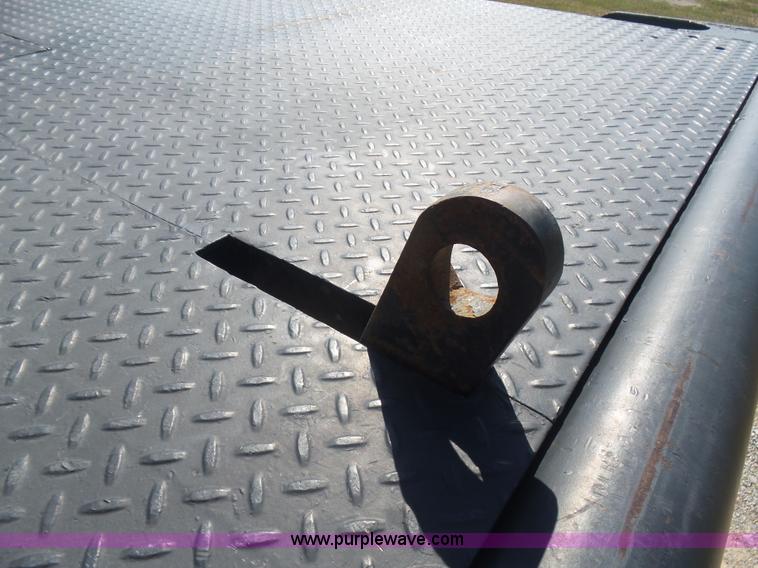 image for item CD9393 2005 Dodge Ram 3500 flatbed pickup truck