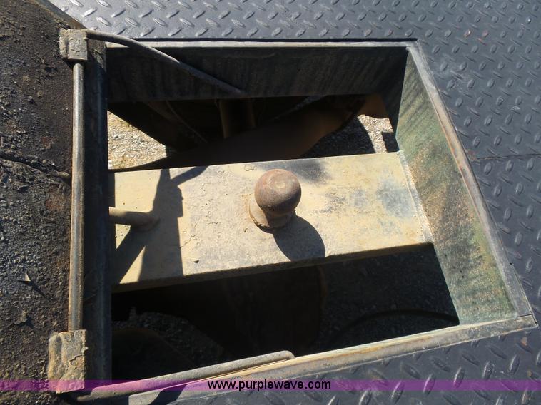 image for item CD9393 2005 Dodge Ram 3500 flatbed pickup truck