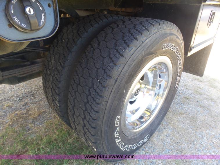 image for item CD9393 2005 Dodge Ram 3500 flatbed pickup truck