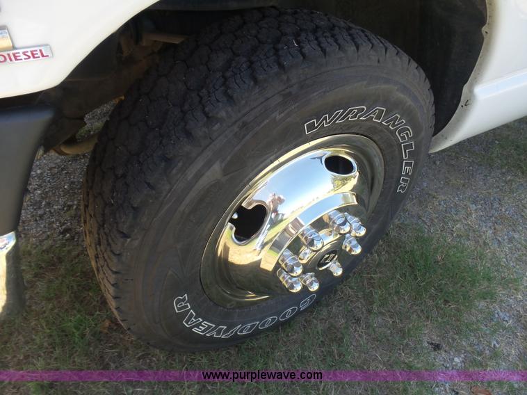 image for item CD9393 2005 Dodge Ram 3500 flatbed pickup truck