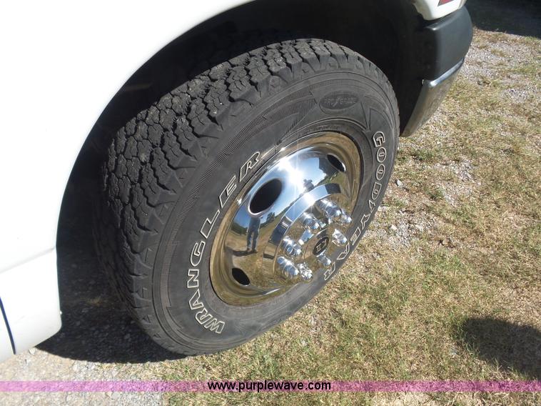 image for item CD9393 2005 Dodge Ram 3500 flatbed pickup truck
