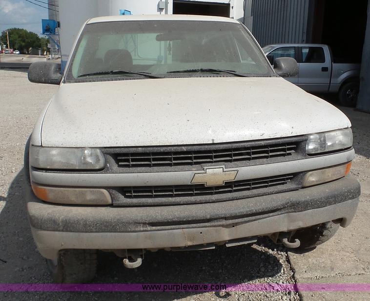 image for item DA2837 2001 Chevrolet Silverado 2500 Ext. Cab pickup truck