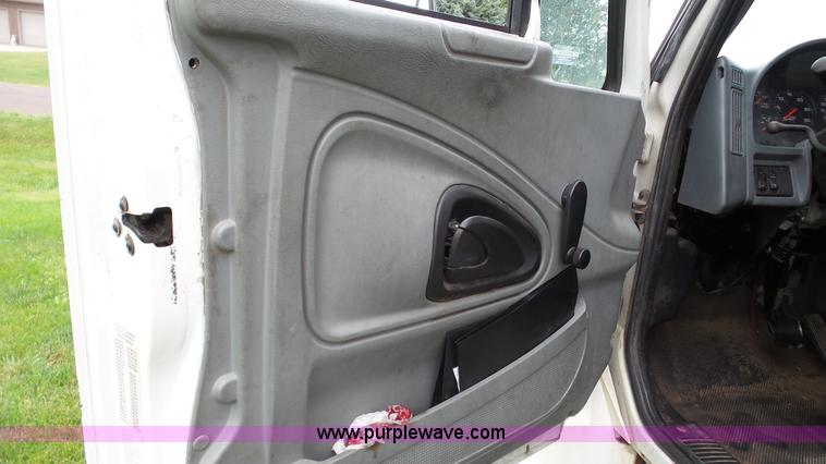 image for item DA2867 2002 International 4300 box truck