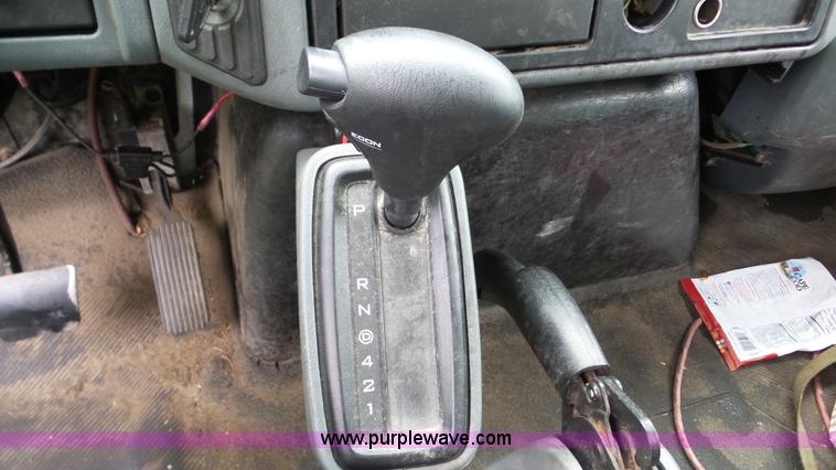 image for item DA2867 2002 International 4300 box truck