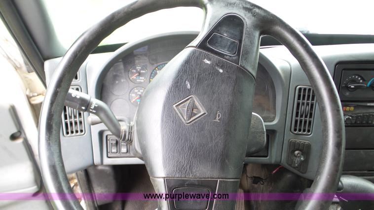 image for item DA2867 2002 International 4300 box truck