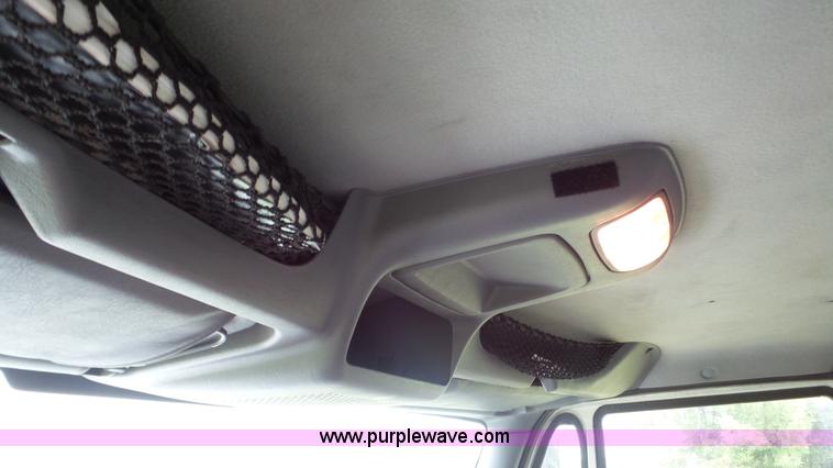 image for item DA2867 2002 International 4300 box truck