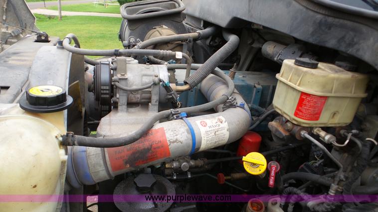 image for item DA2867 2002 International 4300 box truck