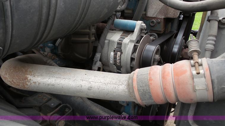 image for item DA2867 2002 International 4300 box truck