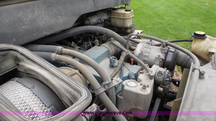 image for item DA2867 2002 International 4300 box truck