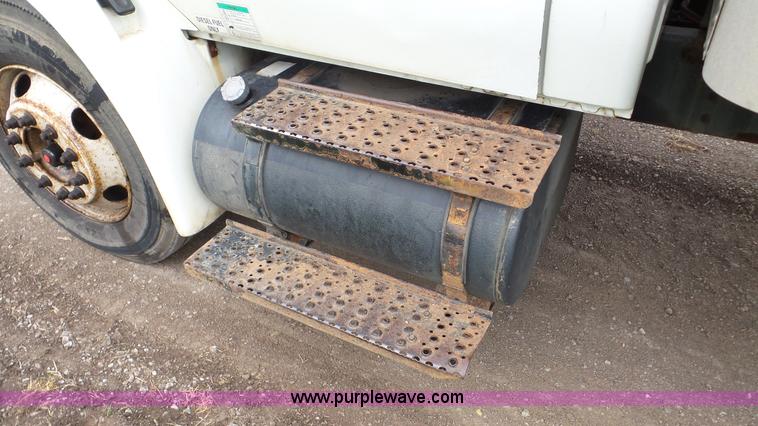 image for item DA2867 2002 International 4300 box truck