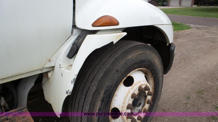 image for item DA2867 2002 International 4300 box truck