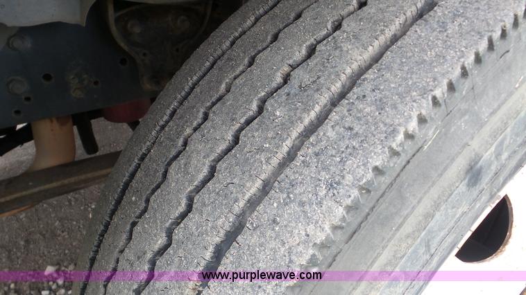 image for item DA2867 2002 International 4300 box truck