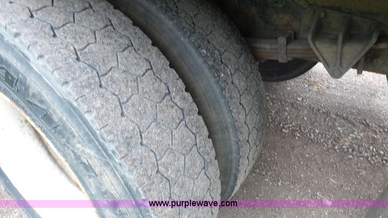 image for item DA2867 2002 International 4300 box truck