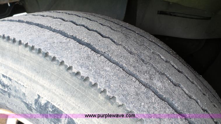 image for item DA2867 2002 International 4300 box truck